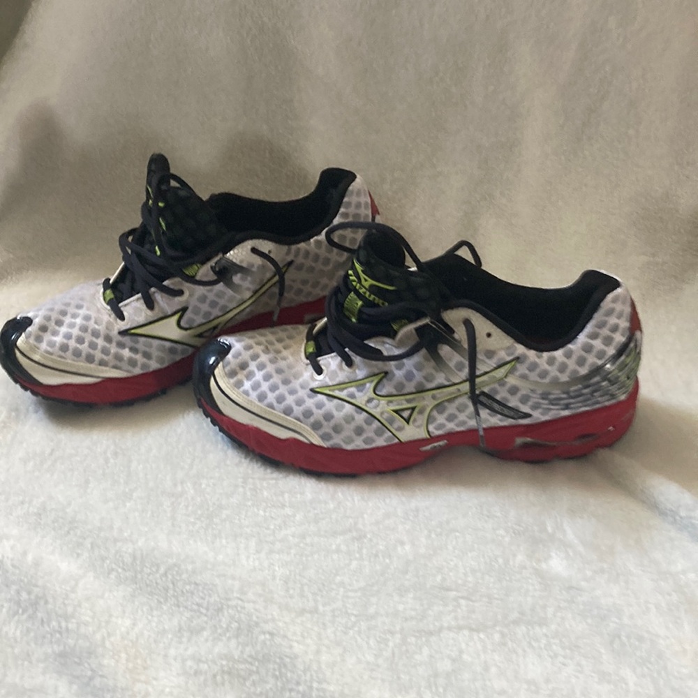 Mizuno Wave Precision 12